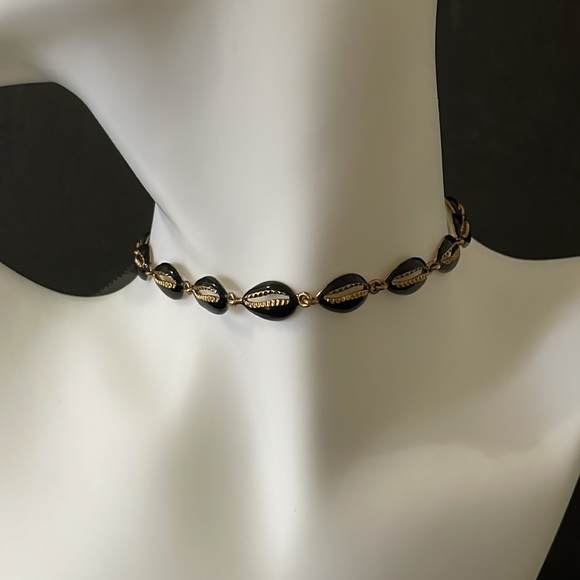 BLACK AND GOLD COWRIE SHELL CHOKER NECKLACE - Picture 2 of 8